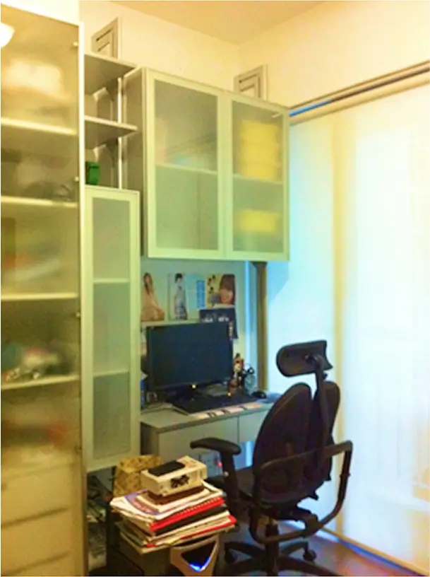 HausPole pole system shelving above a study desk