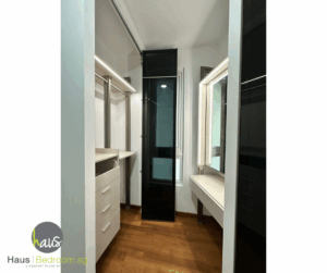 Pole system for walk-in wardrobe