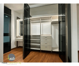 Pole system for walk-in wardrobe