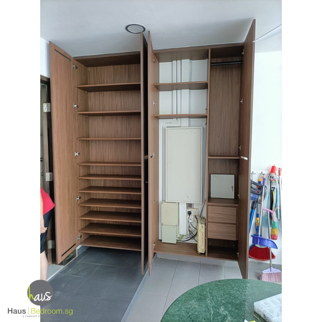 shoe cabinet with swing door
