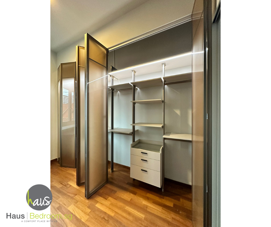 Internal layout for pole system wardrobe