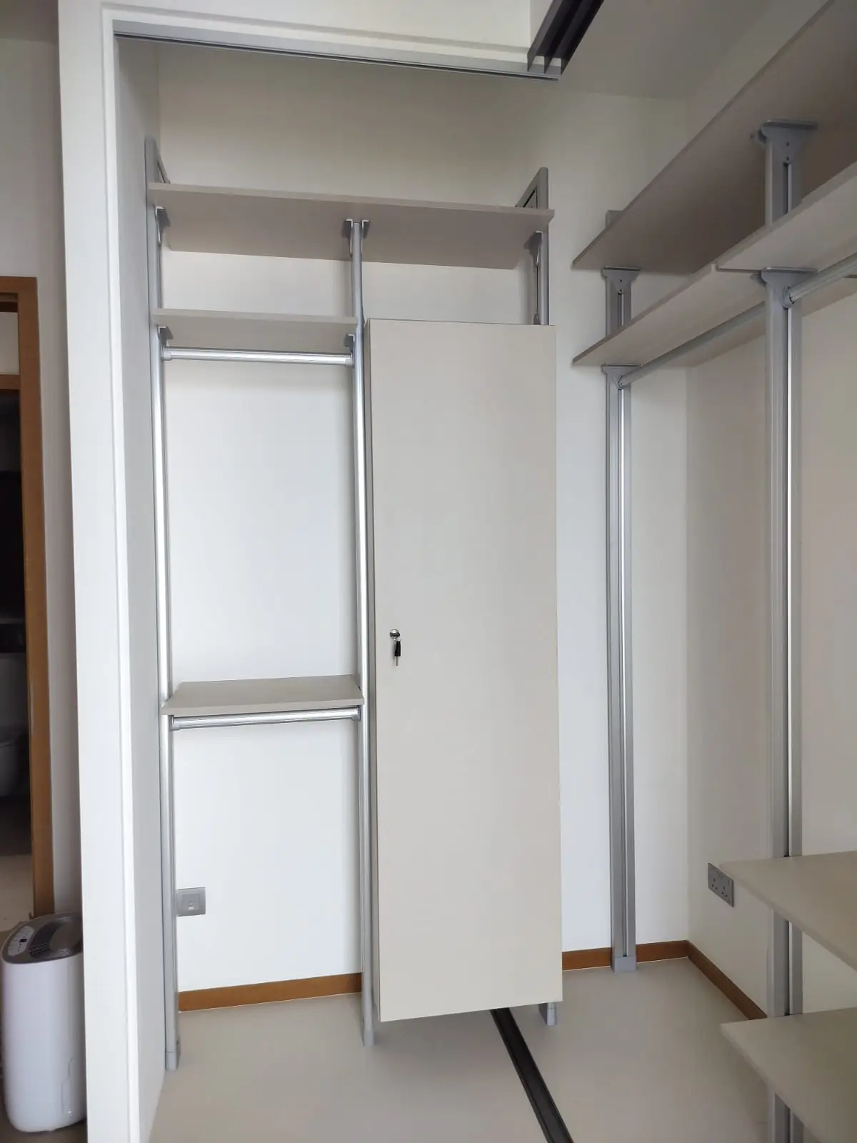 L-shaped wardrobe internal
