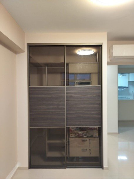 HausPole with sliding door exterior
