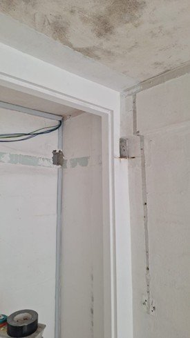 Modular wardrobe adapting to air-con trunking