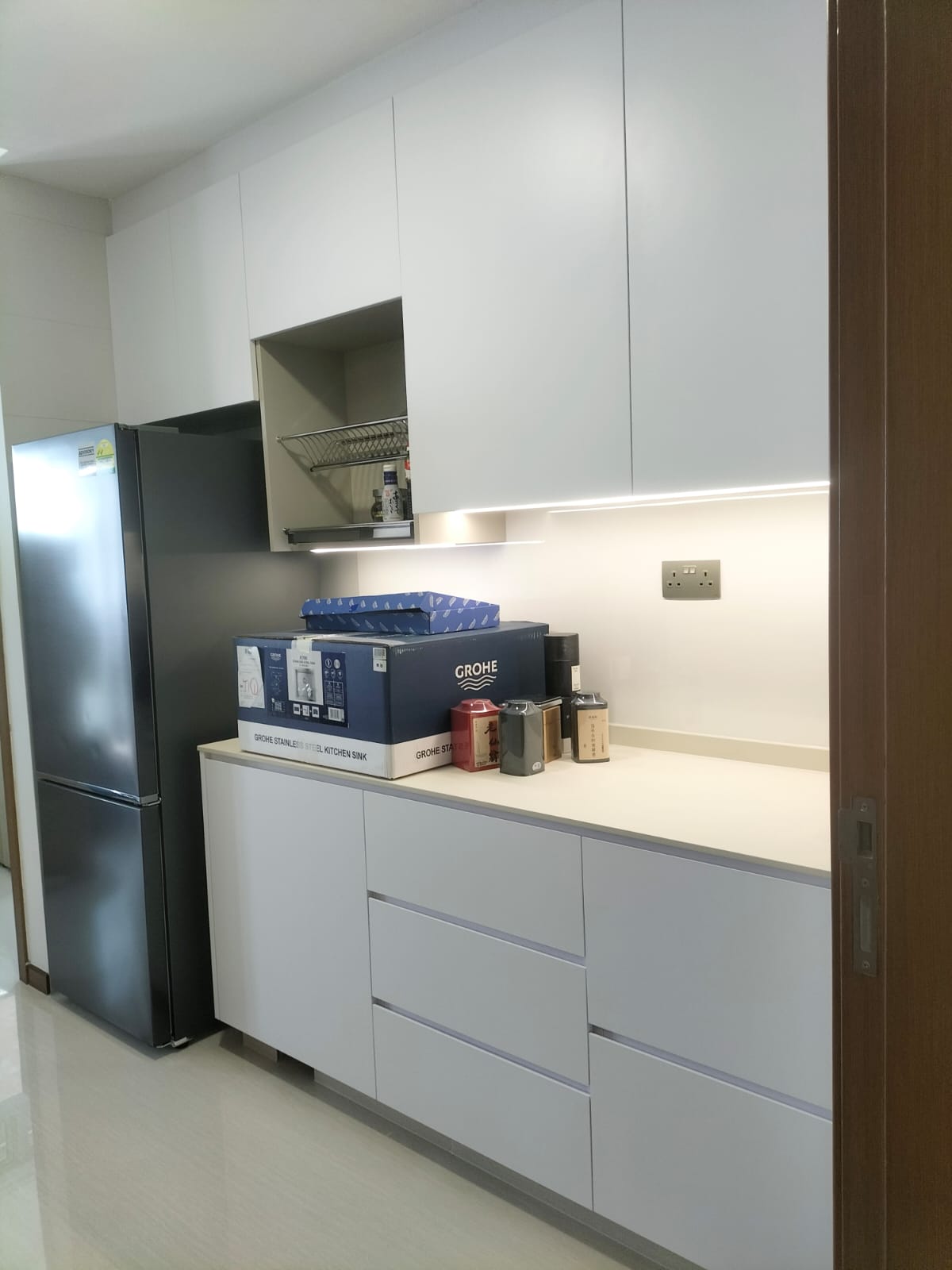 Completed Geylang condo kitchen with laser-welded aluminium carcass, WPC laminated doors and countertop