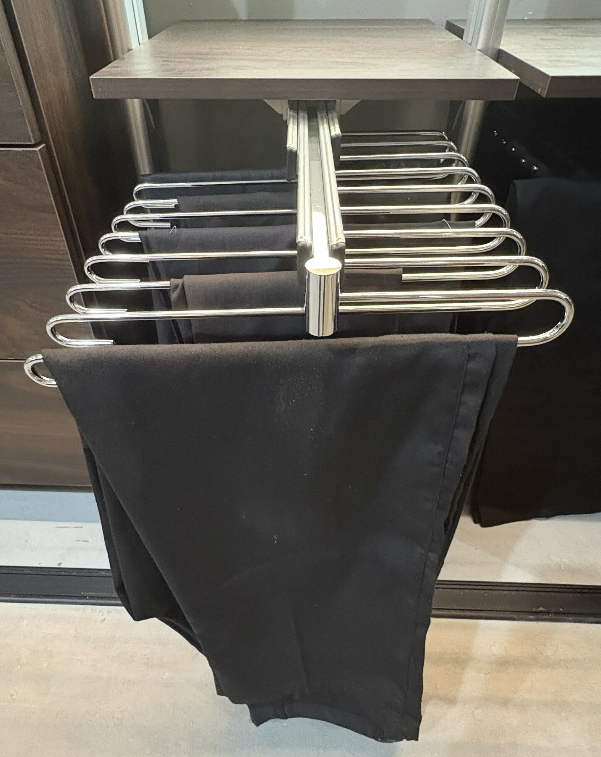 Pull-out trouser hanger, type B