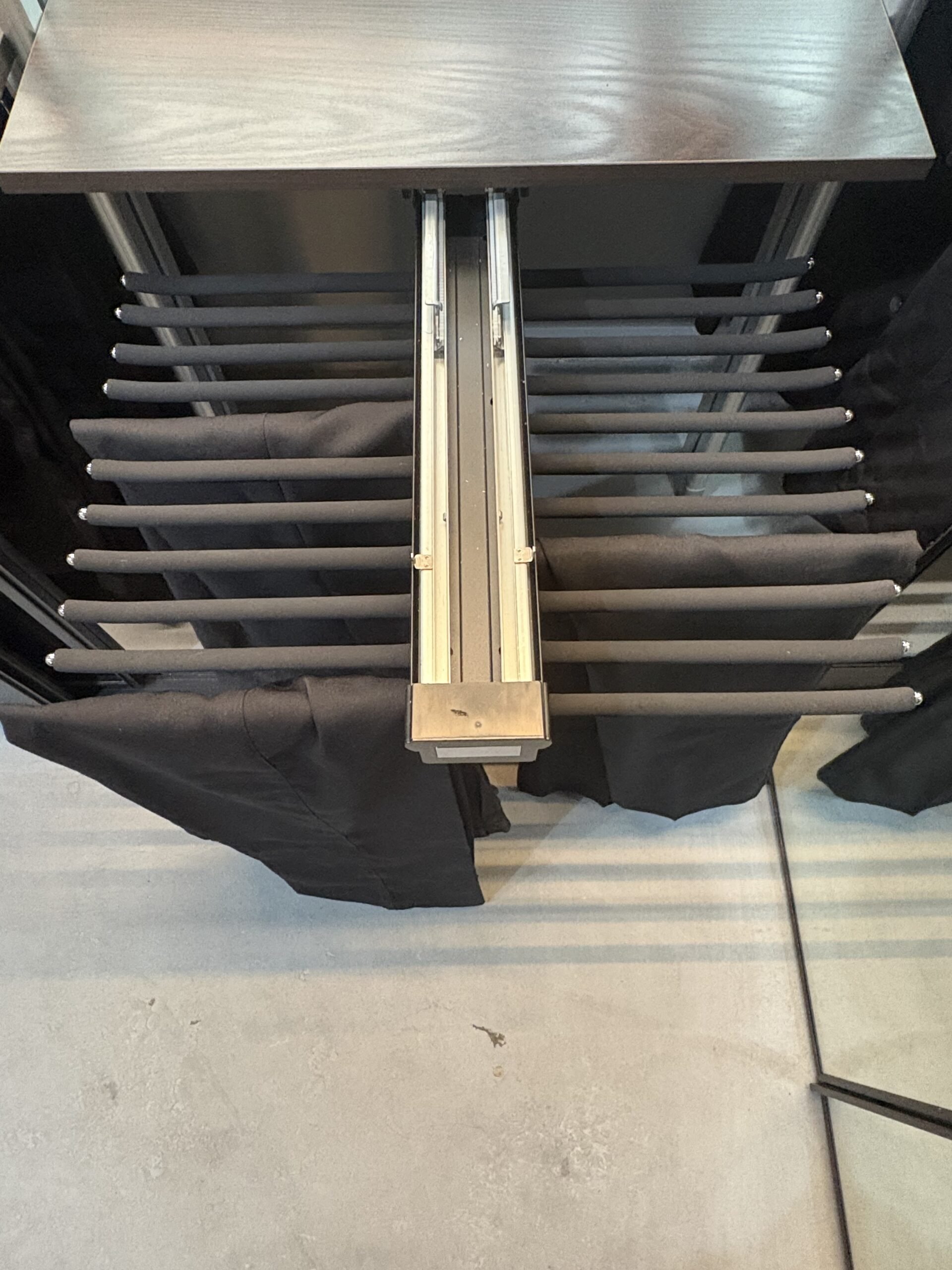 Pull-out trouser hanger, type C